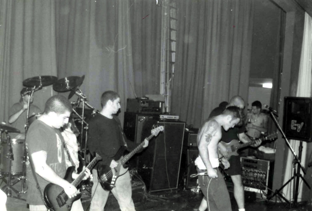 Integ full band live b